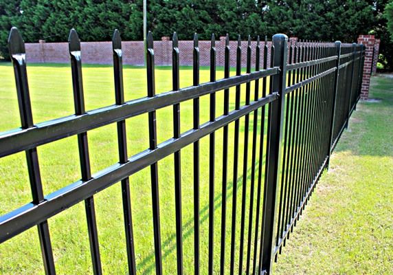 Wrought iron fence painting in East Ravenswood Chicago