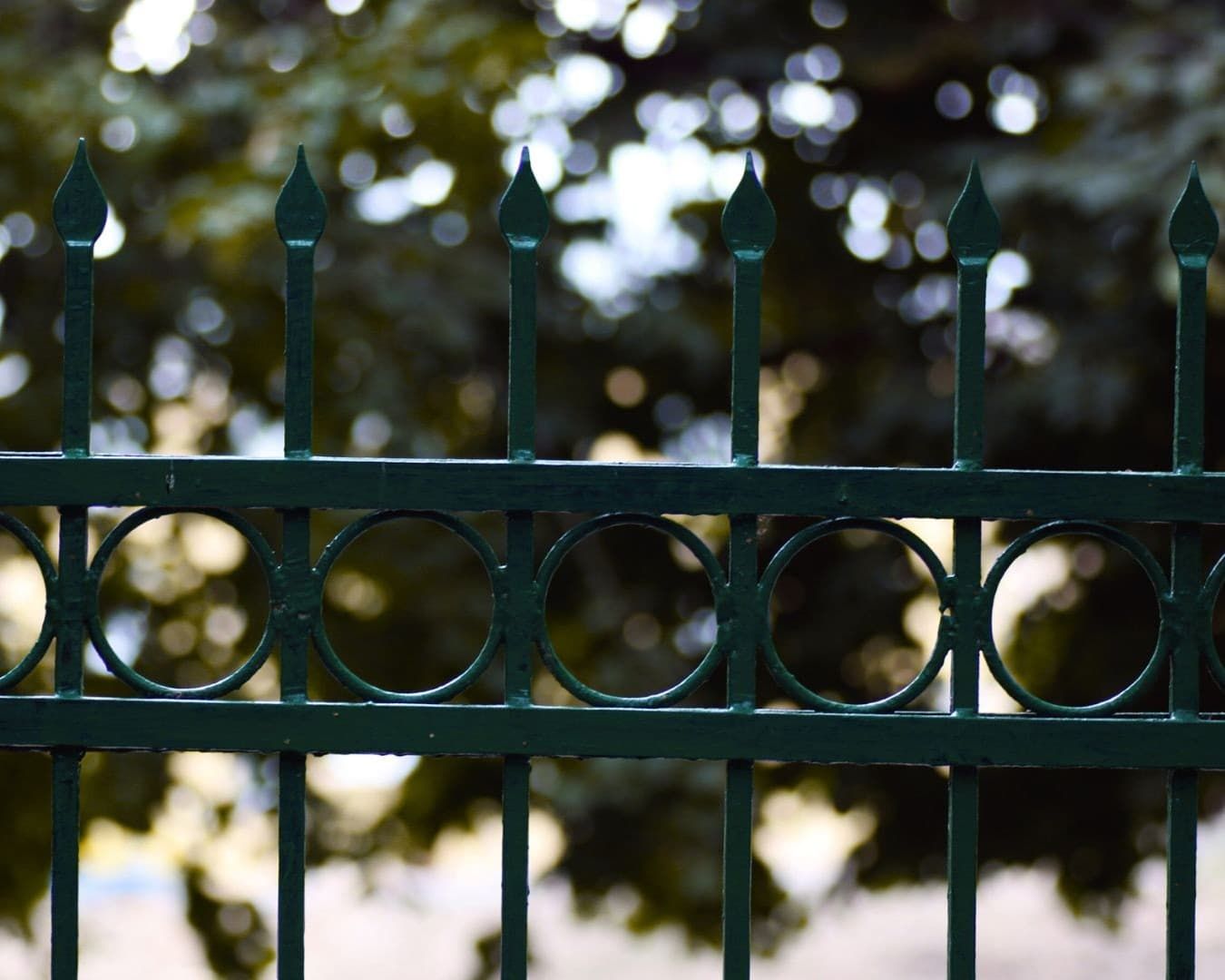 Fence painting in Horner Park Chicago for vinyl fencing