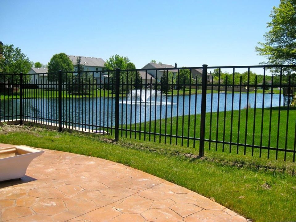 Chicago aluminum fence installation 