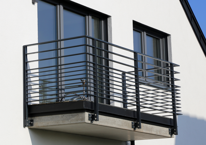 balcony-and-railing-installation-hyde-park-chicago (12).png