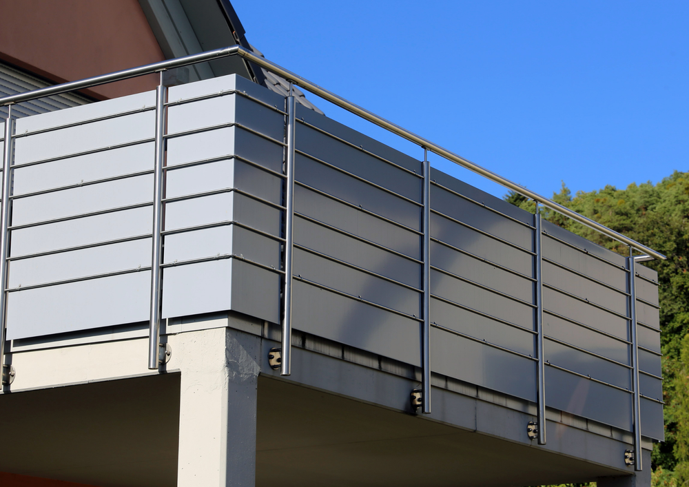 balcony-and-railing-installation-hyde-park-chicago (5).png