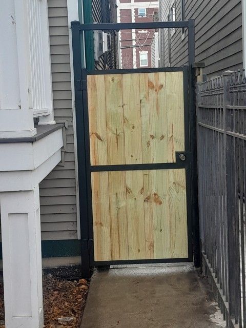 Chicago-wood-fencing.JPG