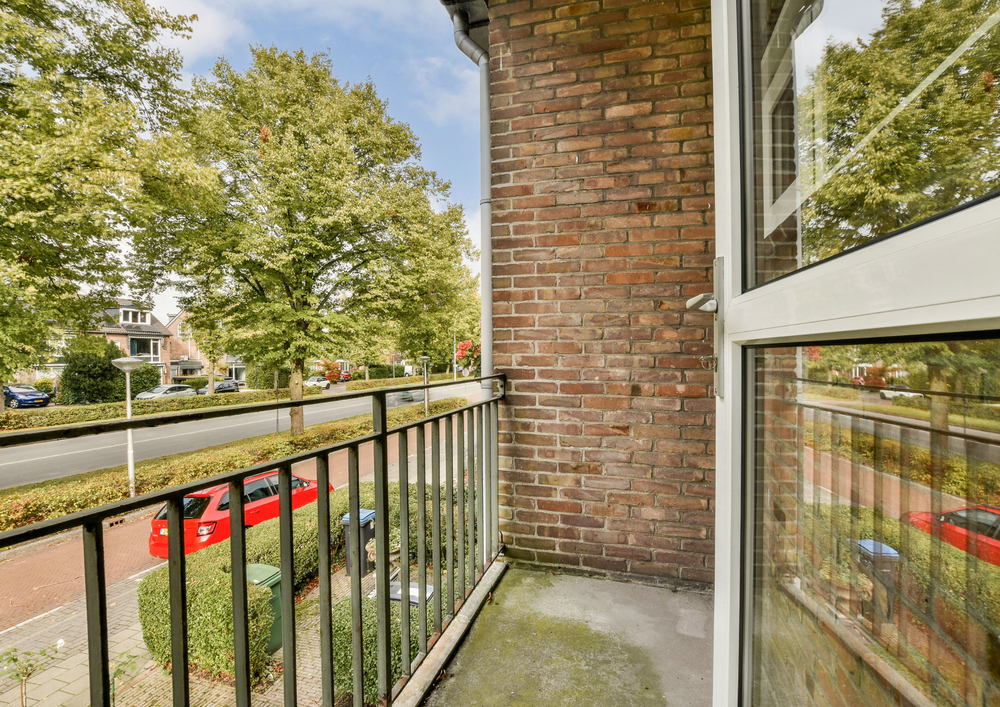 balcony-railing-installation-north-halsted-chicago (13).png