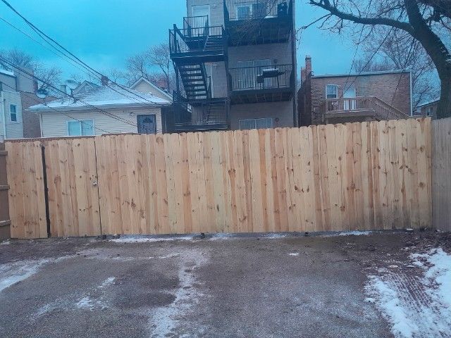 wood-fencing-Chicago-3.JPG