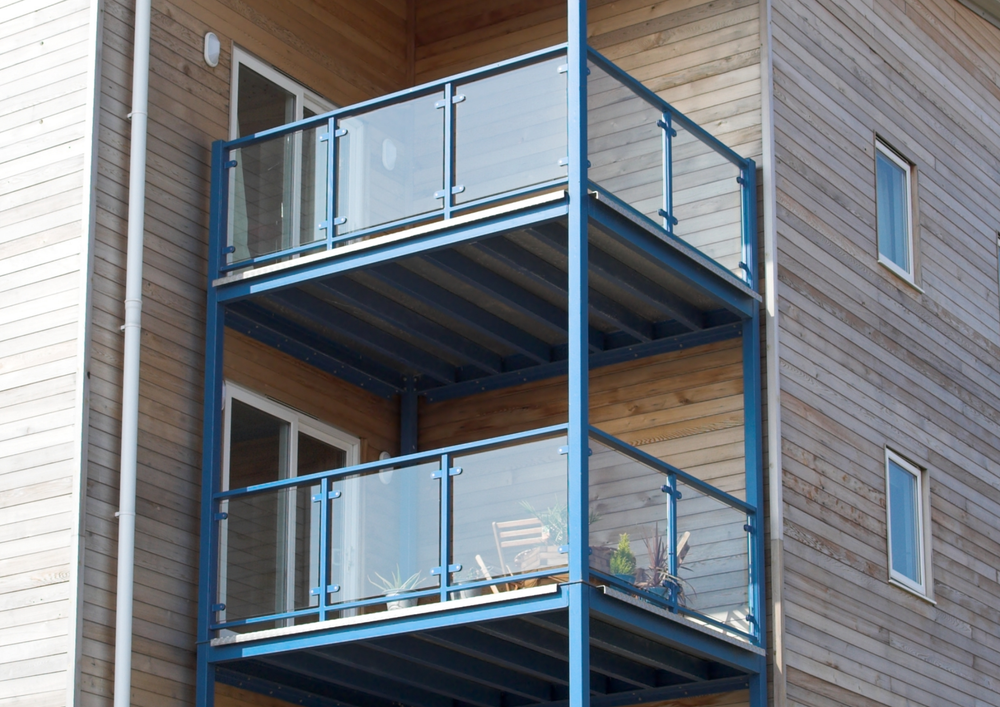 balcony-and-railing-installation-hyde-park-chicago (8).png