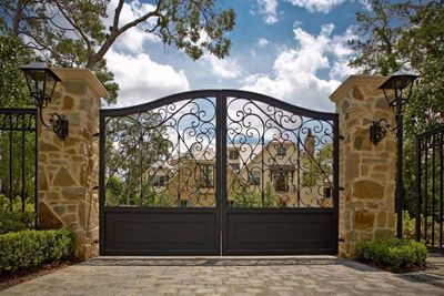 gate-commercial-161212-584eda3181093 (1).jpg