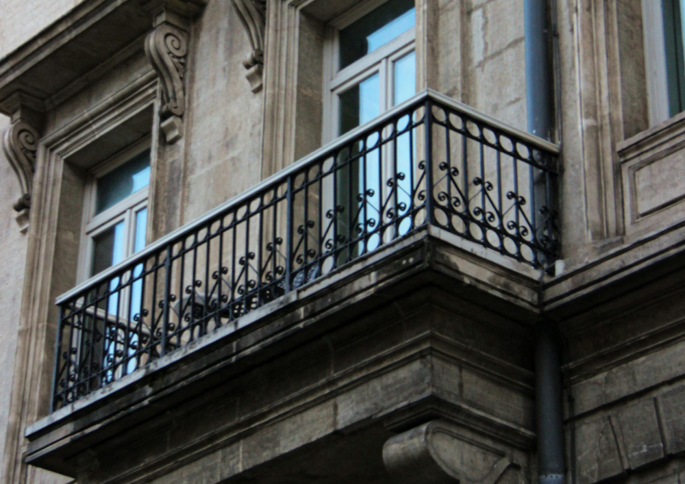 balcony-railing-installation-north-halsted-chicago (4).png
