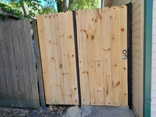 Fence-Company-Chicago-7.JPG