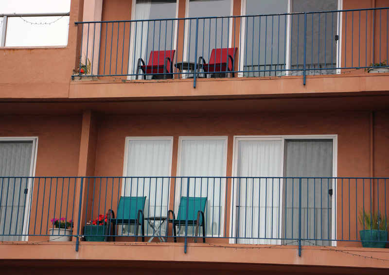 balcony-and-railing-installation-wrigleyville-chicago (13).png