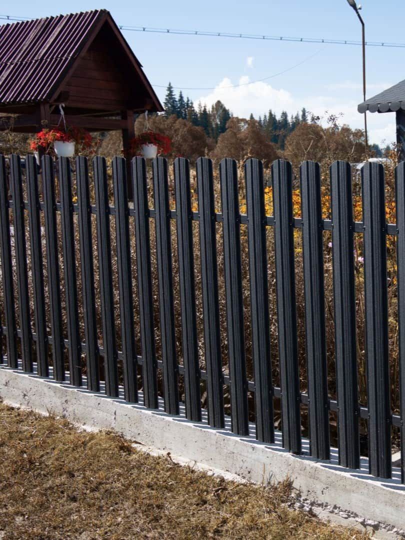 Metal Fence Painting Service in North Center Chicago