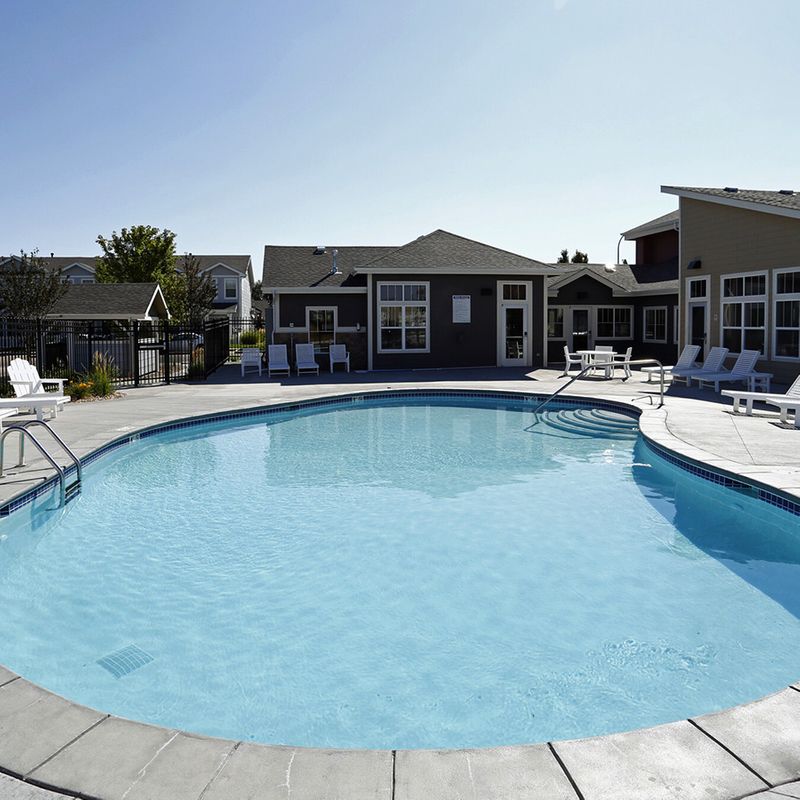 Apartment swimming pool