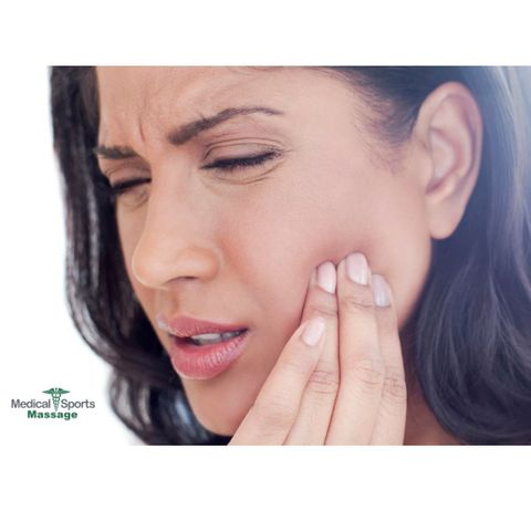 Woman experience extreme jaw pain due to TMJ.