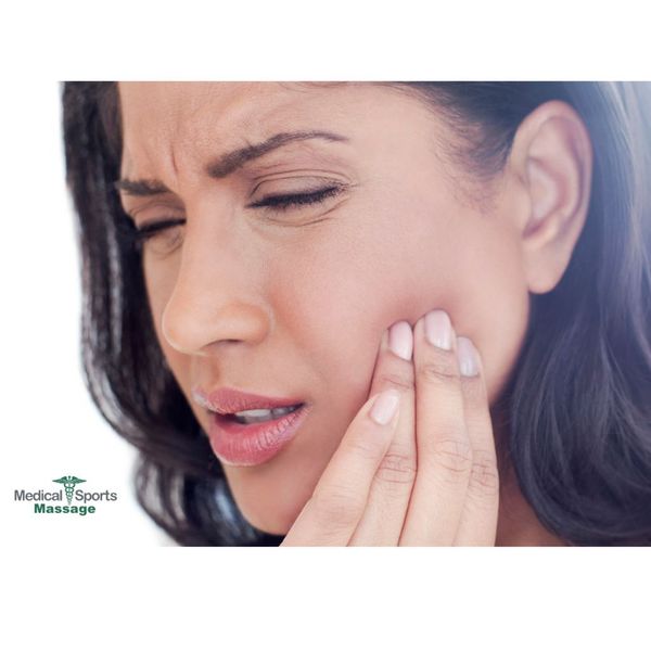 Woman experience extreme jaw pain due to TMJ.