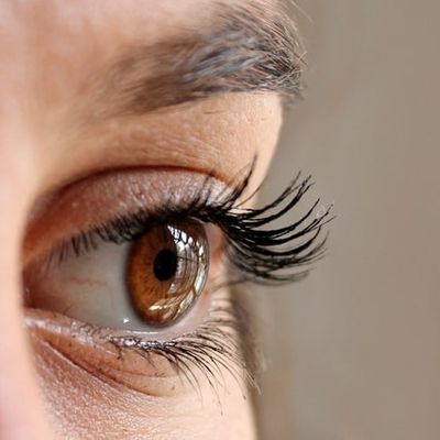 woman-brown-eye-closeup-427x427-1.jpg