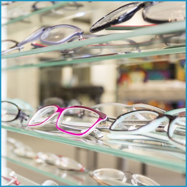 Choosing the Right Eyeglasses for Your Style 2.jpg