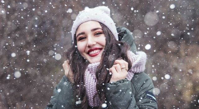 happy-girl-outside-snowing-640.jpg
