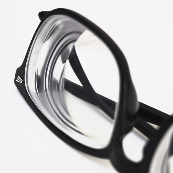 The Evolution of Eyewear Technology_ What's New in Optics_ 1.jpg