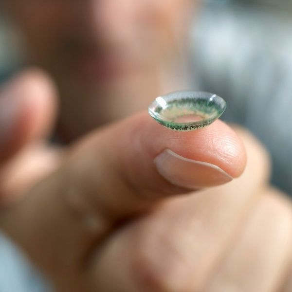 Daily vs. Monthly Contact Lenses_ Which Is Right for Your Lifestyle_  3.jpg