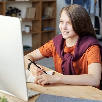 girl-studying-in-front-of-computer-427x427-1.jpg