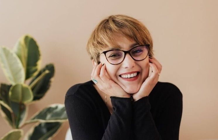 happy-woman-wearing-eyeglasses-900px.jpg
