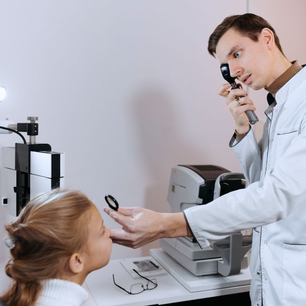 Choosing the Right Eye Care Professional_ Optometrist vs. Ophthalmologist 4.jpg