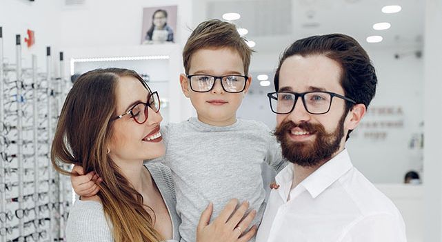 family-wearing-eyeglasses-640.jpg