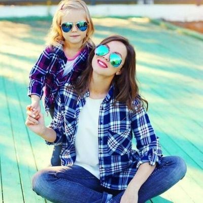 mother-and-daughter-wearing-sunglasses-640-427x427.jpg