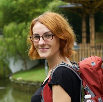 woman-red-hair-glasses-outdoors-540px-428x427.jpg