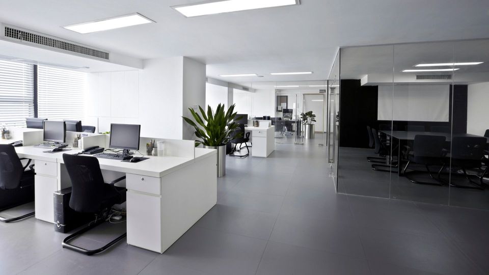 M3331 - Blog - 4 Signs It's Time to Invest in Commercial Office Cleaning Services - feature.jpg