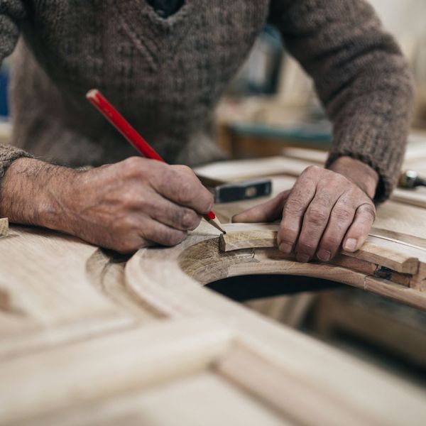 woodmaker working on molding