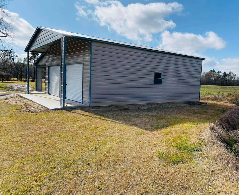 Combo unit with lean to.jpg