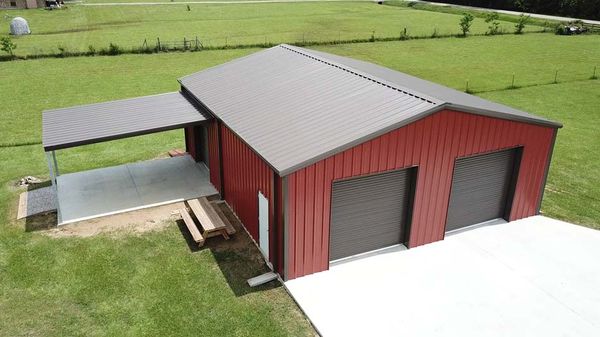 Garage with lean to pic 2.jpg