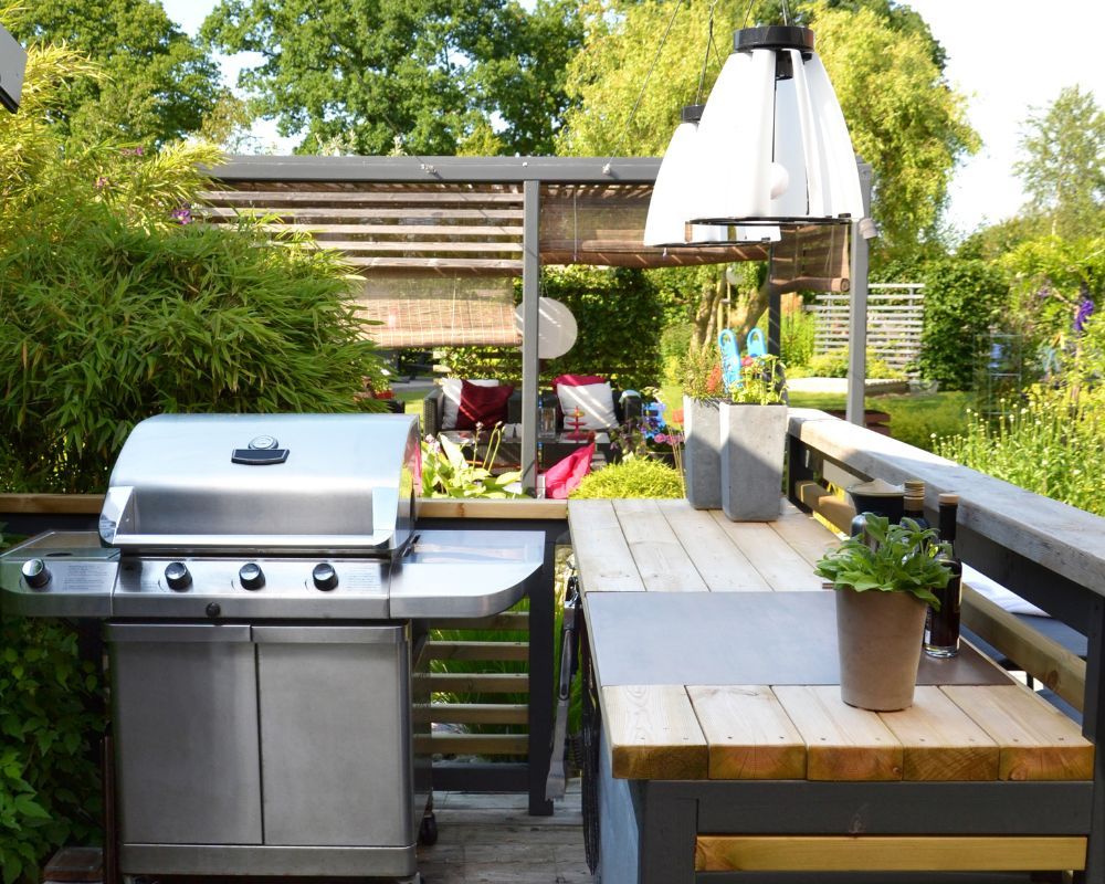 outdoor kitchen