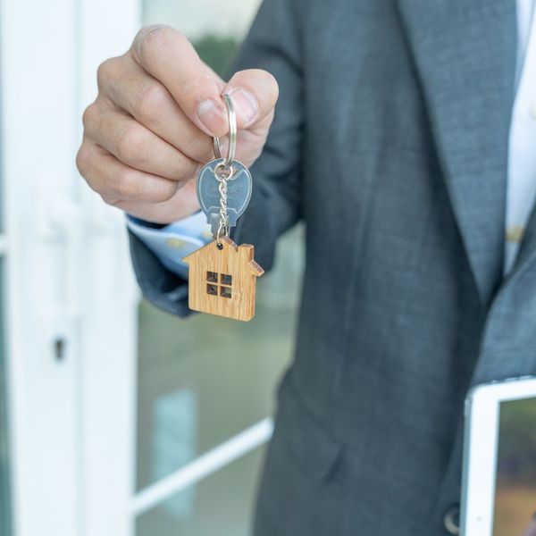 handing over apartment key