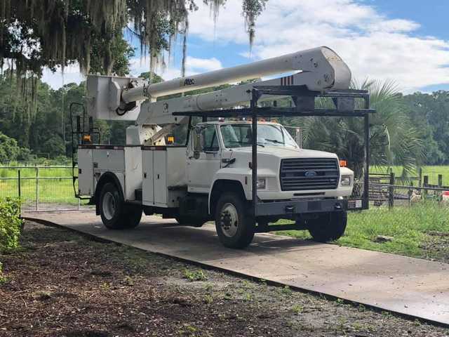 Tree doctor truck