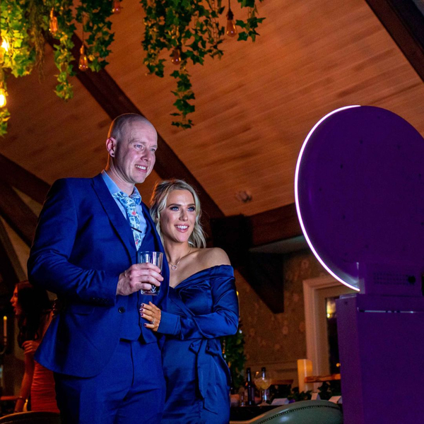 Why Houston Brides Are Saying %E2%80%9CYes%E2%80%9D to the Photobooth - Image 2.jpg