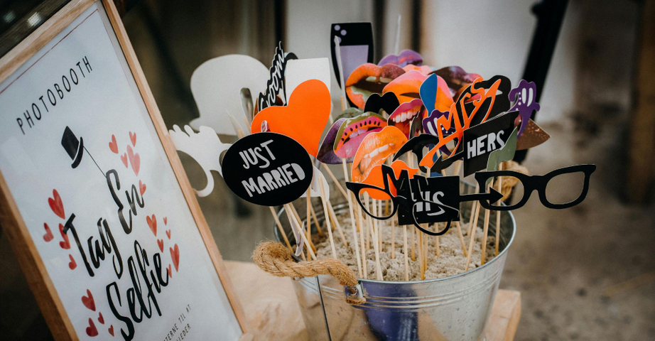 Why Houston Brides Are Saying %E2%80%9CYes%E2%80%9D to the Photobooth - Featured Image.jpg