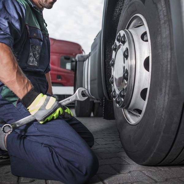 Mobile Tire Repair Services for Commercial Trucks 1.jpg