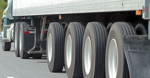 M12039 - Blog - 4 Signs That Your Semi Truck Tires Need To Be Replaced.jpg