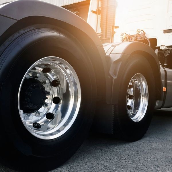 4 Signs That Your Semi Truck Tires Need To Be Replaced 4.jpg