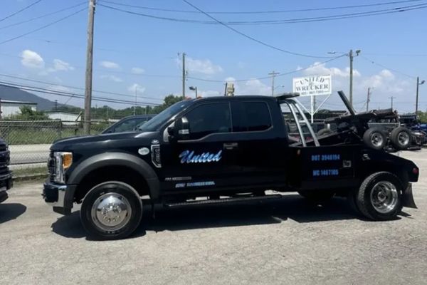 United Wrecker & Transport tow truck United Wrecker & Transport tow truck