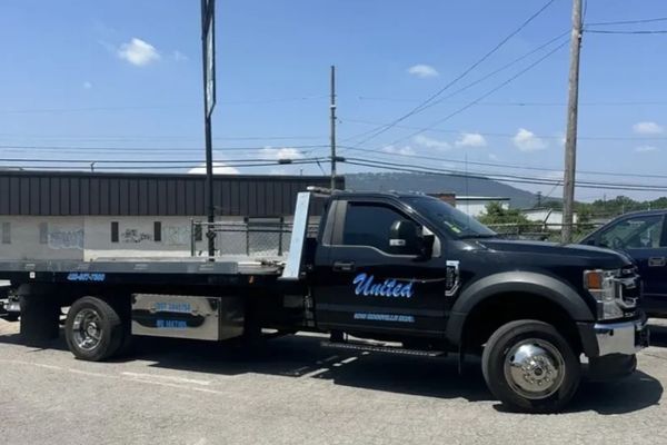 United Wrecker & Transport flatbed United Wrecker & Transport flatbed