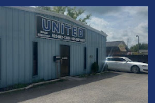 Fron of United Wrecker & Transport with a car parked nearby