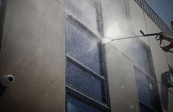 Pressure Washing the side of an Office Building