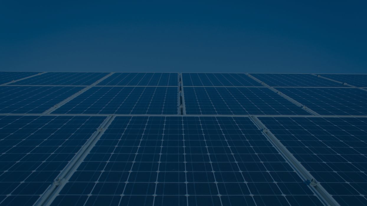 Exploring the ROI of Solar Power Investments in Oil and Gas Operations.jpg