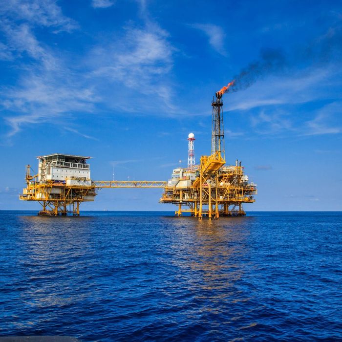 oil rig in ocean