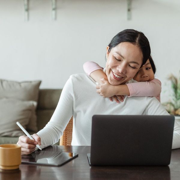 mother with child holding her head
