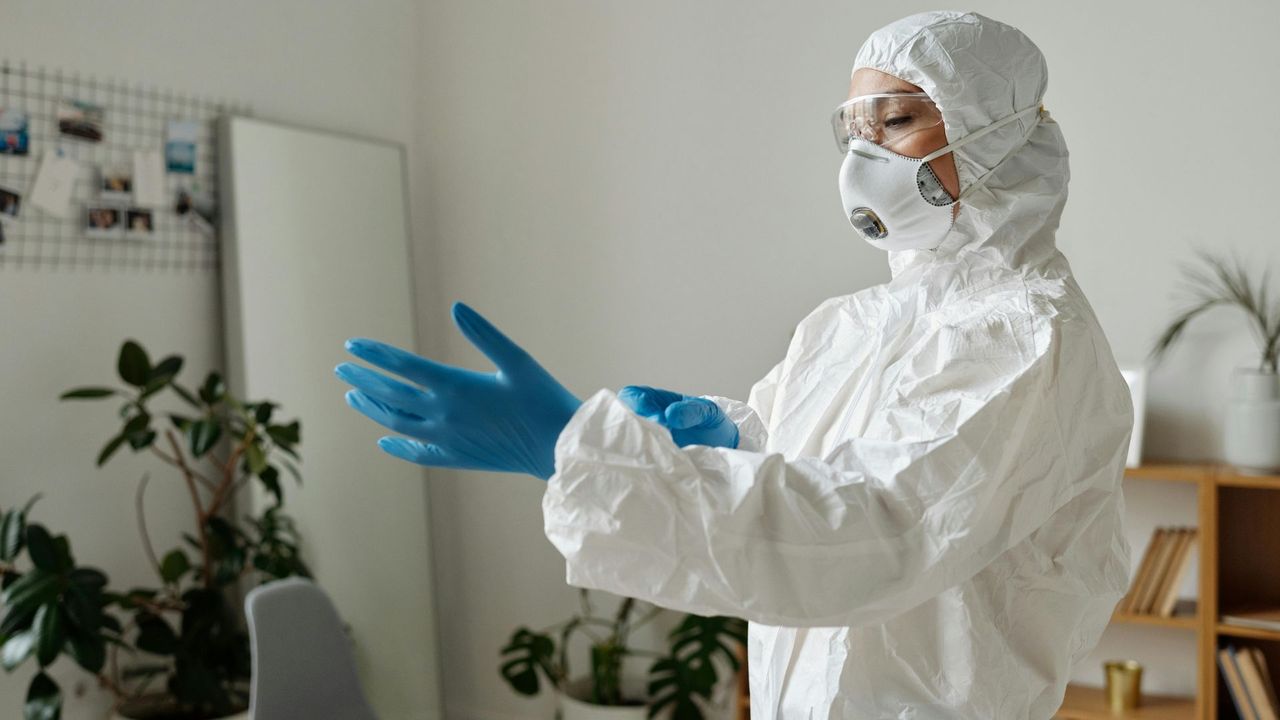 healthcare worker in PPE