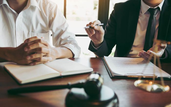 2 people at a desk talking