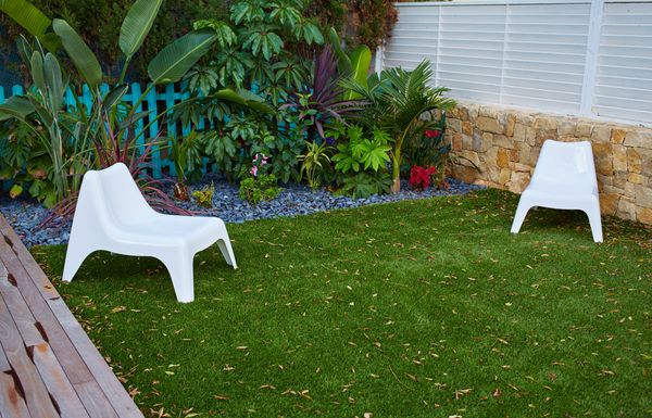 artificial turf in landscaped yard dreamstime_m_59906606.jpg